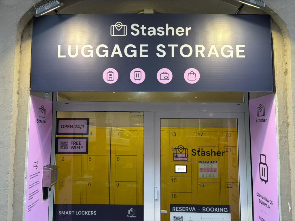 Stasher luggage lockers storage Sagrada Familia